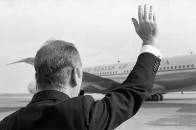 Governor Carey waves at Airplane