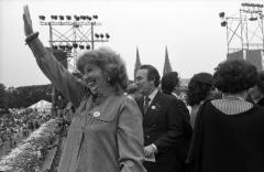 Governor Carey and Beverley Sills wave at the Harvest Music Festival