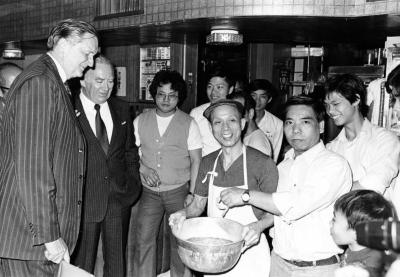 Governor Carey Learns About Food Prep in Hong Kong