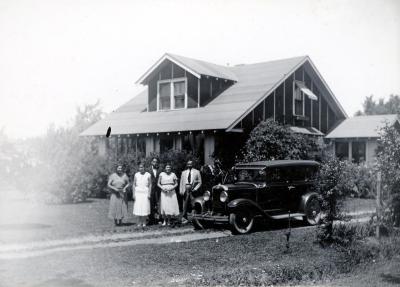 Thomas Indian School Photograph, Group Portrait with Automobile