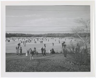 Belmont Lake State Park. Skating
