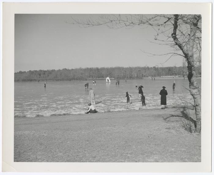 Belmont Lake State Park. Skating