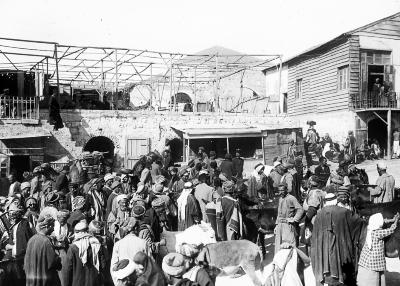 Syria.  Jerusalem.  Crowd of Natives near Jaffa Gate on Market Friday