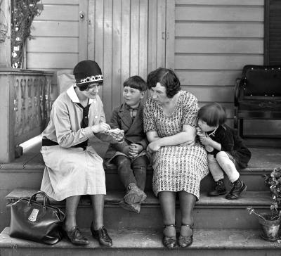 School Nurse interviewing mother and pupils in Slingerlands, 1929