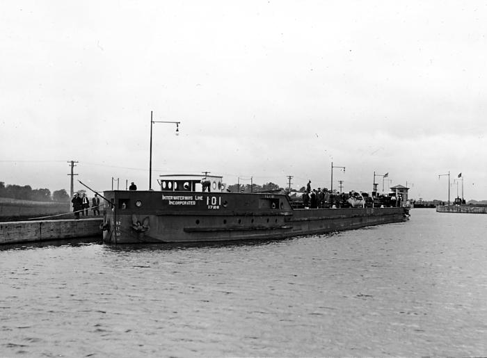 Barge Canal. Motorship 101, Lock 21