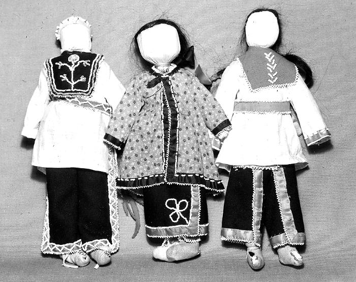 Native Americans. Seneca Corn-husk Dolls Dressed in Tribal Costumes