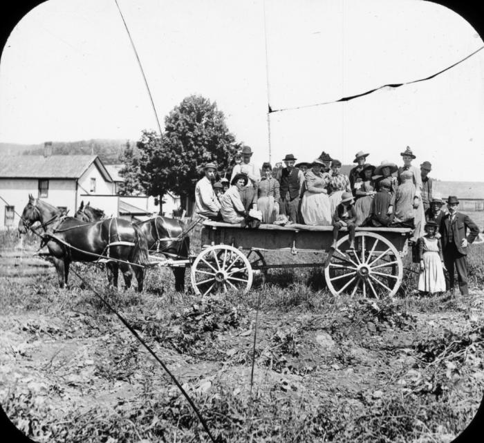 Hop pickers going to dinner
