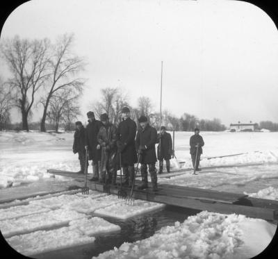 N.Y. Hudson River. Ice Cutting. Barers on Bridge across Ice Canal