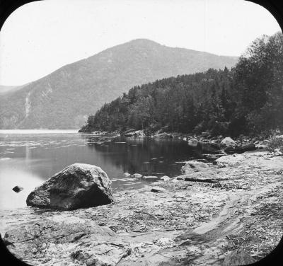 N.Y. Hudson River. Sugar Loaf Mt.