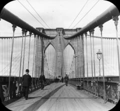 New York City. Brooklyn Bridge, promenade.