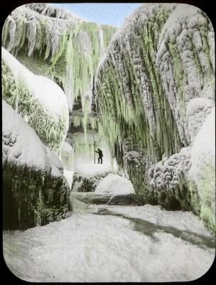 Entrance to the Cave of the Winds, Winter.