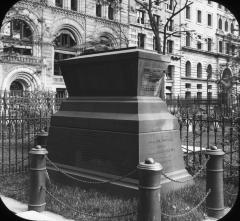 New York City. Trinity Ch. Yard. Capt. James Lawrence's Monument