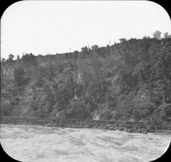 Detail of bluff in Niagara River gorge