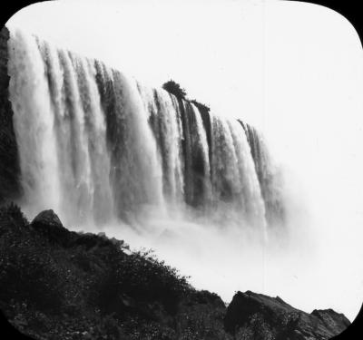 Horseshoe Falls from below