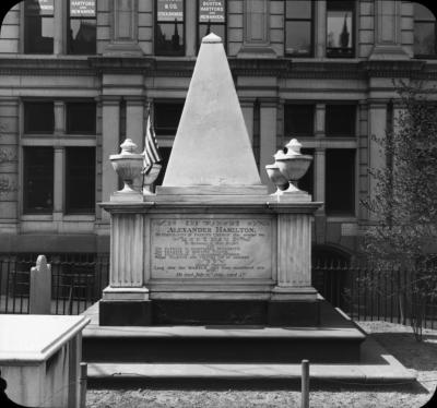 N.Y. New York. Trinity Churchyard. Alexander Hamilton Monument.