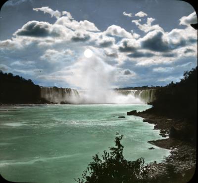 Horseshoe Falls at night