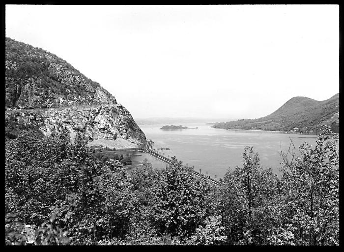 New York. Hudson River. Storm King Highway from the South: Pollopel Island, South Beacon Mountain