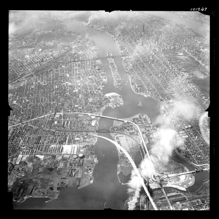 Skywritters over New York