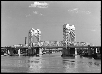 Triborough Bridge: Vertical Lift Bridge over the Harlem River, New York City