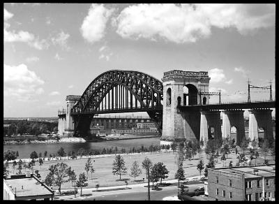 Hell Gate Bridge (steel arch) of New York Connecting R.R., over the East River, New York City