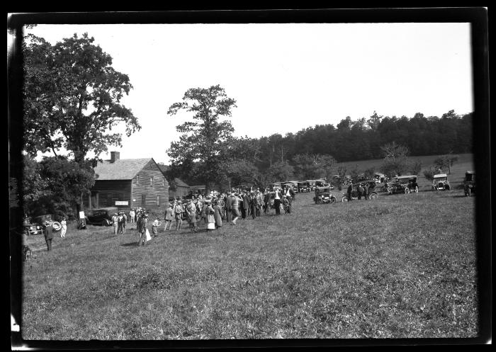 Crowd gathers for the Forestry Field Day at Pine Grove Farm in Delaware County