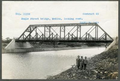 Erie Canal: prism and structures at Medina