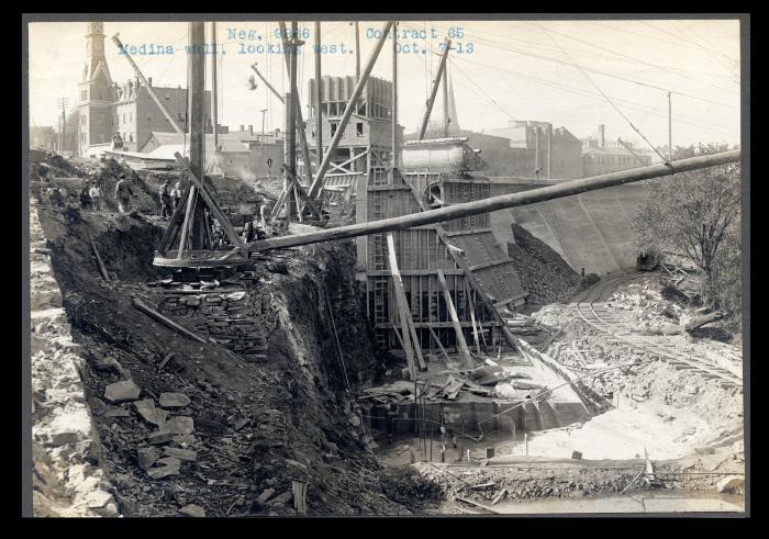 Erie Canal: prism and structures at Medina