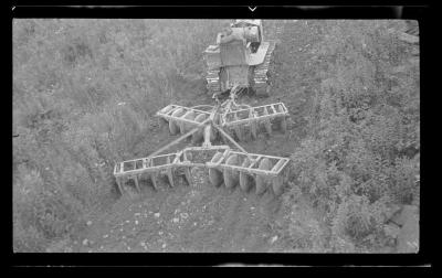 Tractor and double disc narrow working fire lines