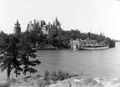 Heart Island and the Boldt Castle, Thousand Islands.  (1914)