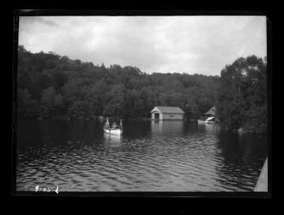 Recreational boating on a New York waterway