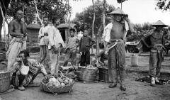 Fruit and vegetable peddlers at ferry at Ta-chung Ho near Tungting Lake, China