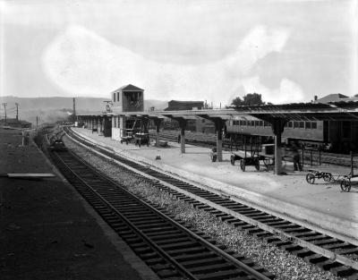 Delaware, Lackawanna, and Western Railroad boarding platform construction, Elmira, NY